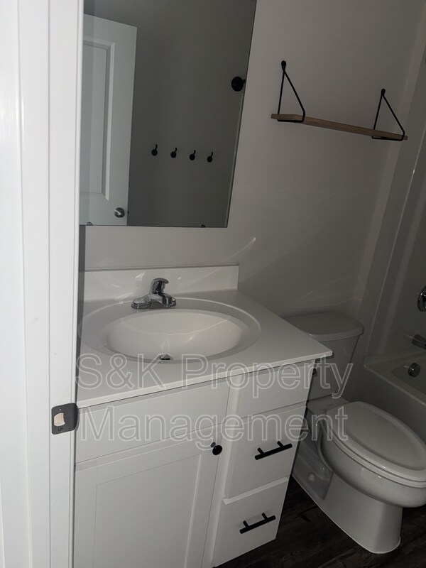 Building Photo - 112 Overstreet Ct