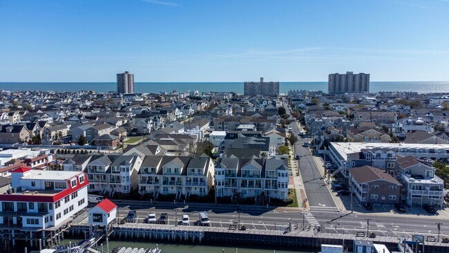 Building Photo - 9416 Amherst Ave