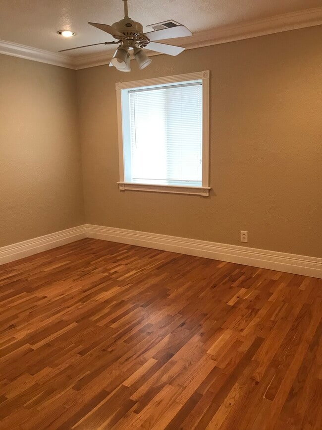 Building Photo - 2601 W 3rd St