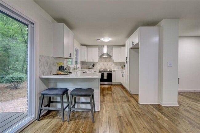Building Photo - 131 Brookwood Dr SW