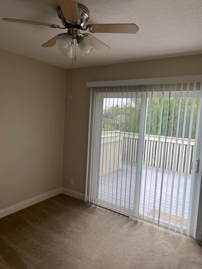 Building Photo - 2409 Levante St