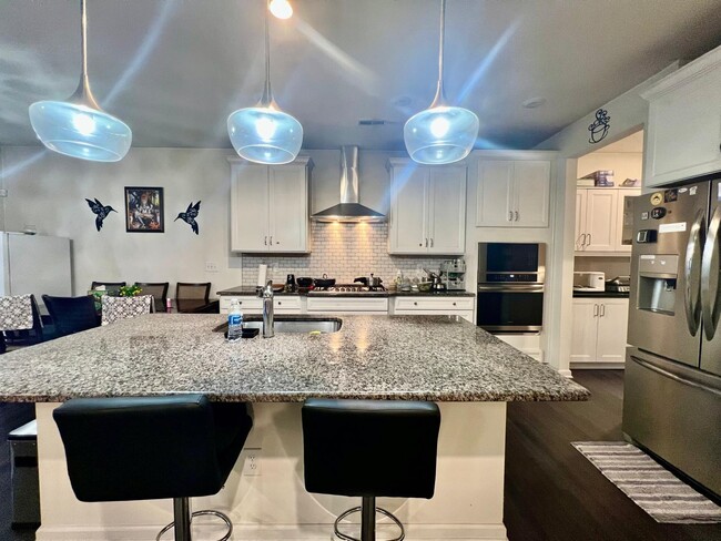 Building Photo - 1404 Reidhaven St