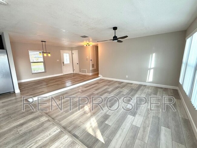 Building Photo - 376 Imperial Dr