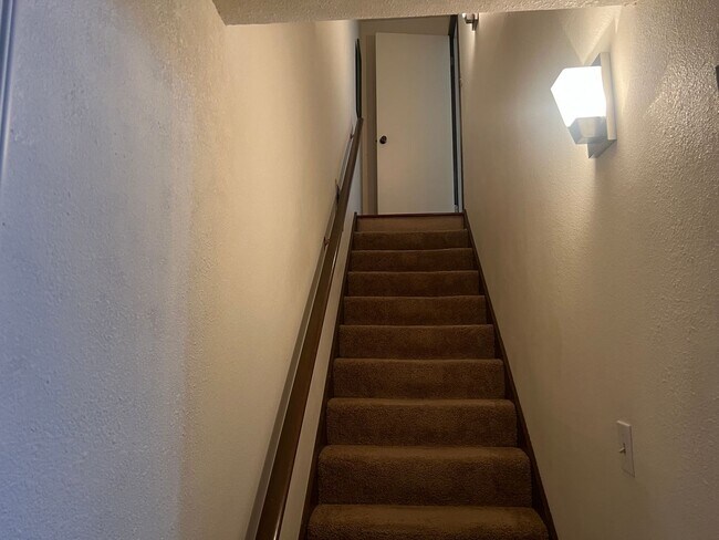 Building Photo - 6bd/3ba Bellevue House