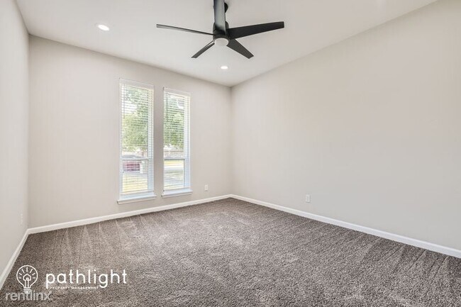 Building Photo - 3 br, 2 bath House - 122 Roma Drive UNIT