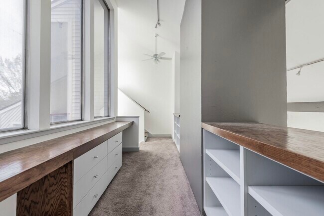 Building Photo - 1022 Forest Home Dr