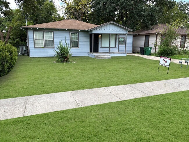 Building Photo - 4818 Caplin St