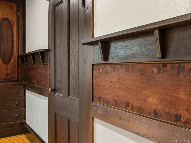 Building Photo - 5 Riverby Ln