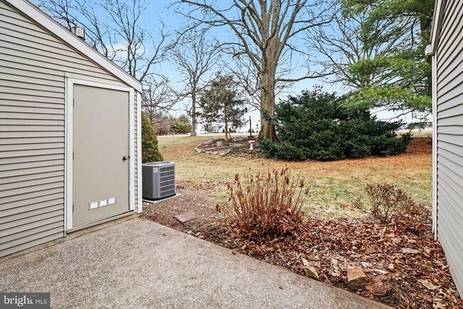 Building Photo - 503 Barrington Ct