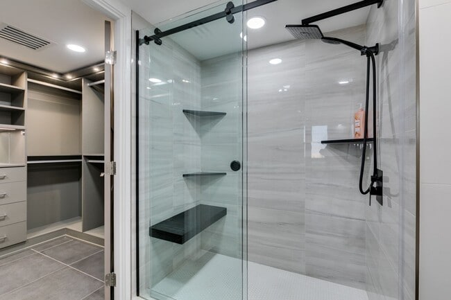 Building Photo - Elevated Penthouse Living with Private Terrace & Resort-Style Amenities * MOVE IN SPECIAL *