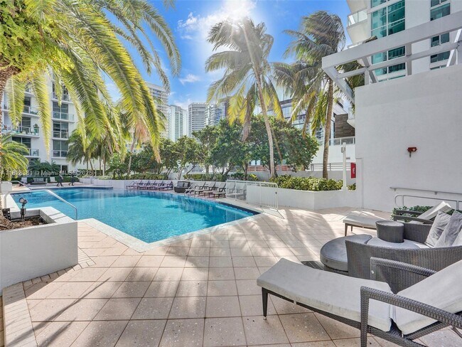 Building Photo - 1050 Brickell Ave