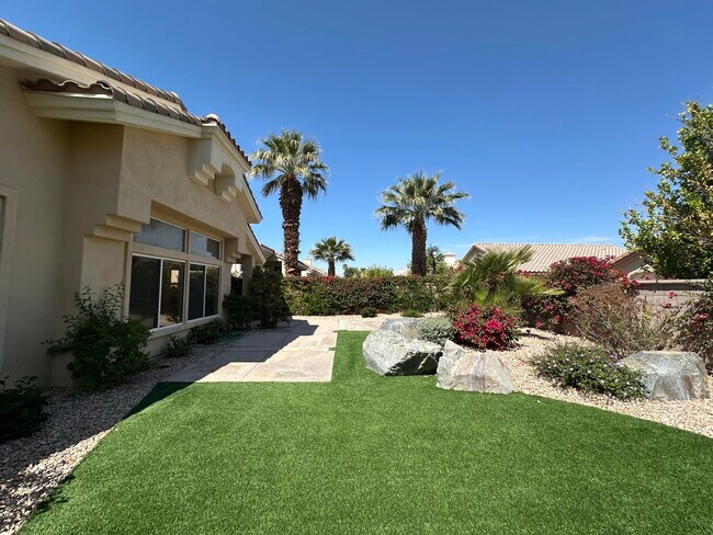 Building Photo - 78284 Rainbow Dr