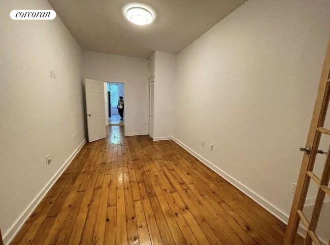 Building Photo - 320 W 47th St