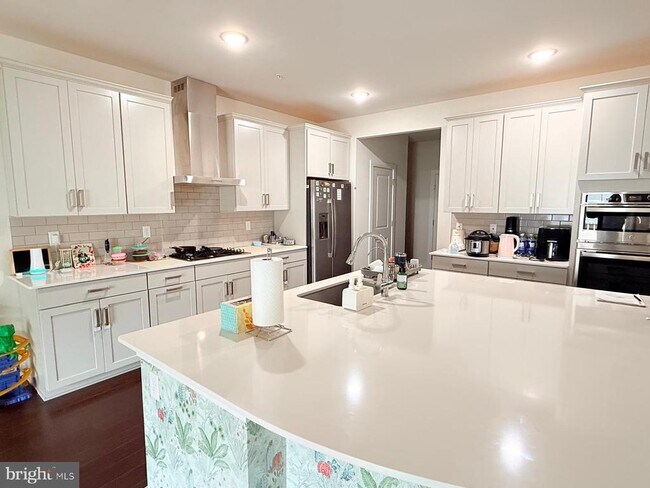 Building Photo - 161 Livingston Ln