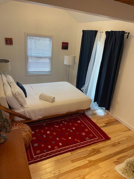 Building Photo - 131 Rabbit Ct