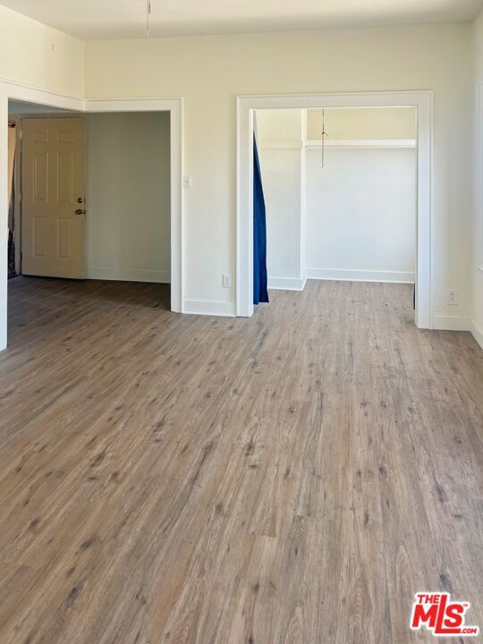 Building Photo - 522 W Vernon Ave