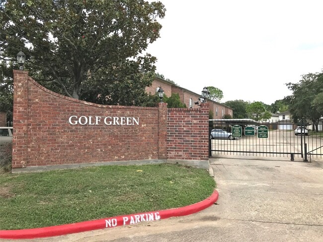 Building Photo - 8230 Golf Green Cir