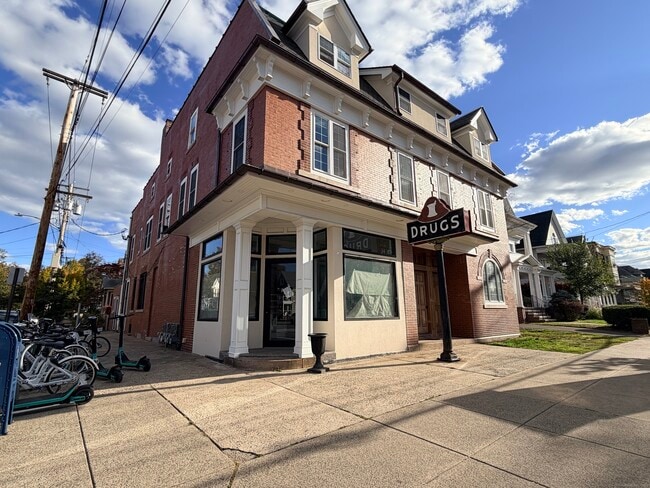 Building Photo - 765 Orange St