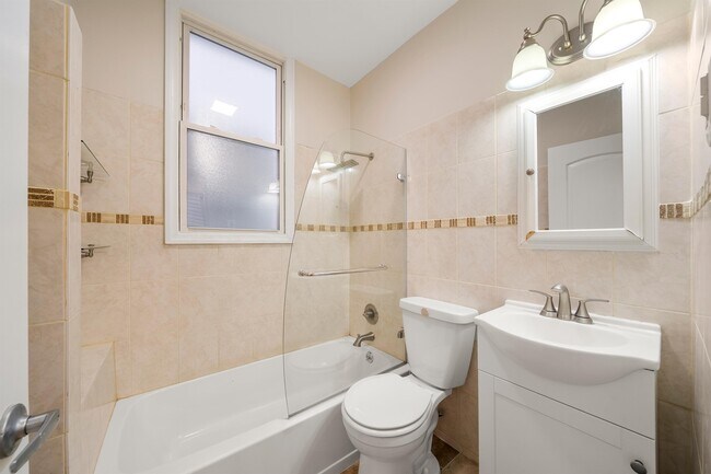 Building Photo - 215 Dodd St