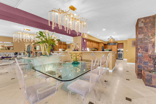 Building Photo - 216 W Kavenish Dr