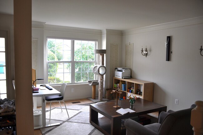 Building Photo - 110 Canterbury Ln