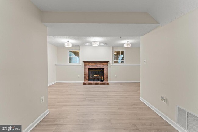 Building Photo - 144 Foxchase Dr