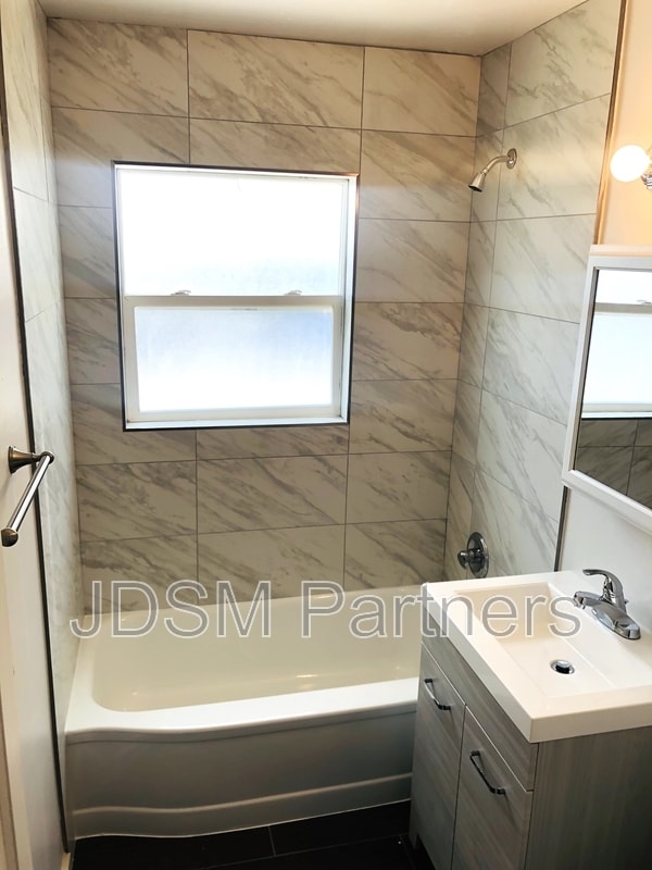 Building Photo - 3735 E 13th Ave