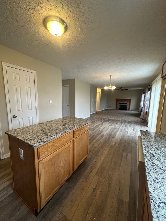 Building Photo - 4BR / 2BA Home in Middletown with Two Car Garage For Rent!