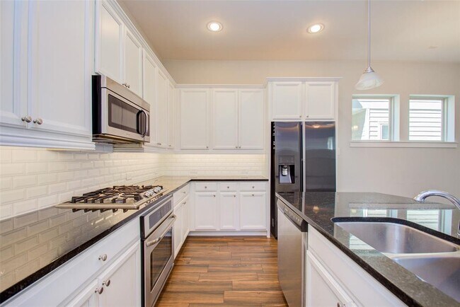 Building Photo - 18118 Moonlit River Dr