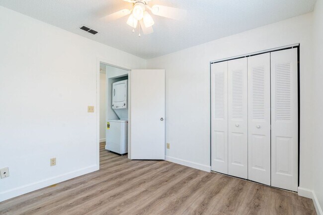 Building Photo - Beautiful 3 bedroom 2.5 bathroom townhouse for rent near USF.