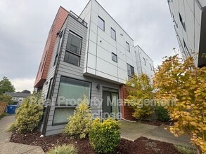 Building Photo - 541 S Cloverdale St