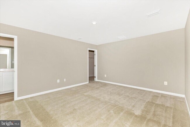 Building Photo - 38 Diopside Dr