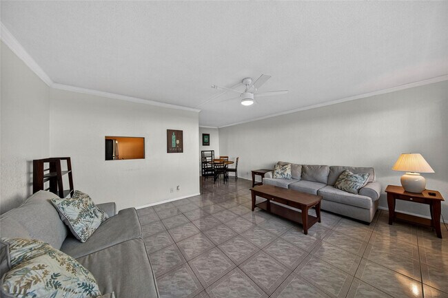 Building Photo - 625 Antioch Ave