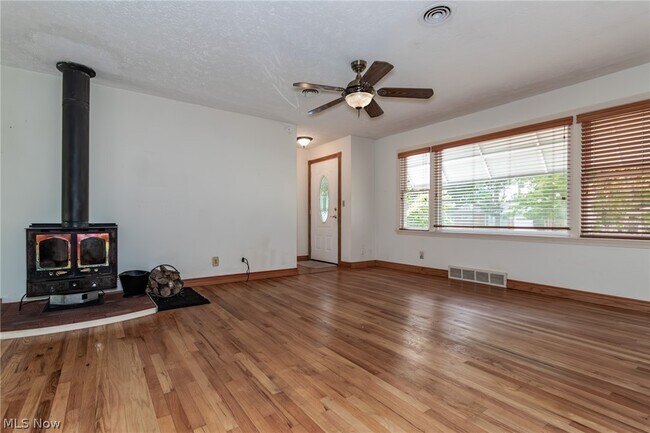 Building Photo - 8279 Westmoor Rd