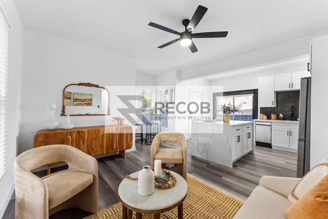 Building Photo - 832 Desty St