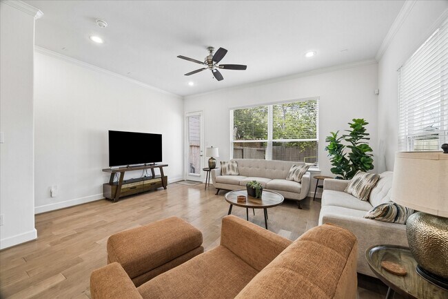 Building Photo - 311 Sikes St