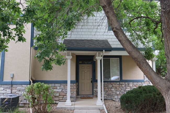 Building Photo - Beautiful Fort Collins 3 Bed, 2.5 Bath Tow...