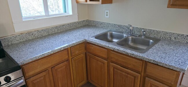 Building Photo - 1528 Church St