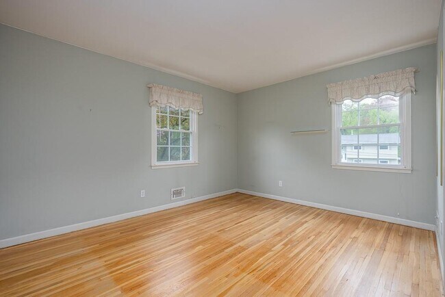 Building Photo - 12 Gerken Dr