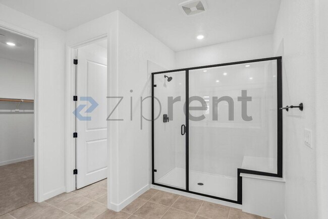 Building Photo - 3284 Oak Trl Dr