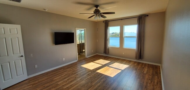 Building Photo - 811 Parker Den Dr