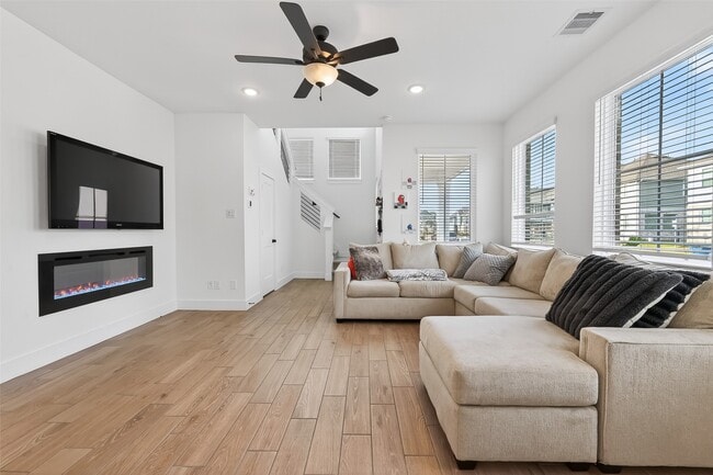 Building Photo - 15162 Post Oak Fls Dr