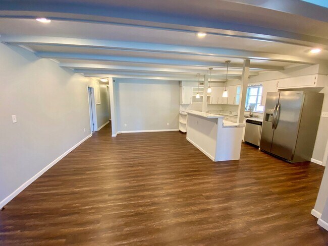 Building Photo - Remodeled Westgate Home with Attached Prof...