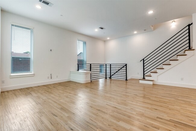 Building Photo - 1832 N Garrett Ave