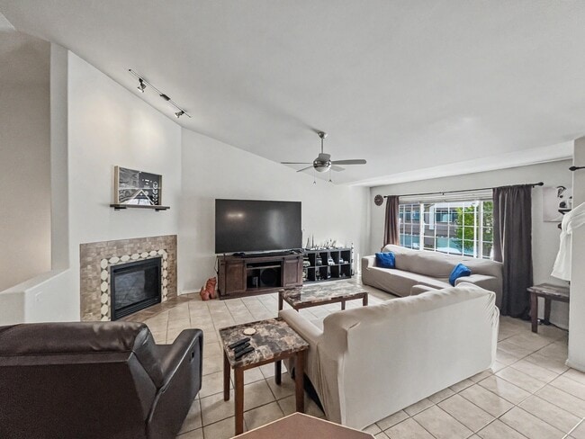 Building Photo - 5702 Sapphire Loop
