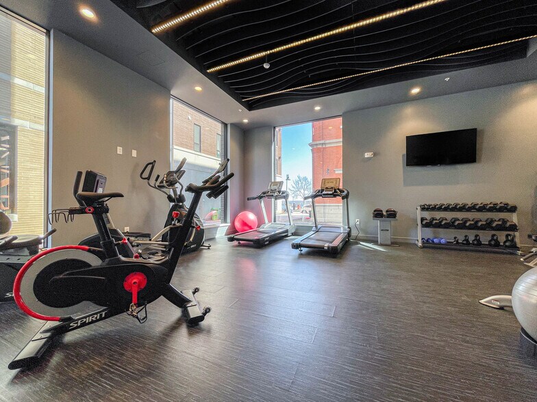 Building Photo - 5 India St