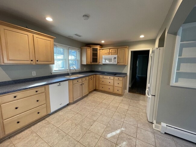 Building Photo - Call Amanda Tate at (757)289-6810 for more information