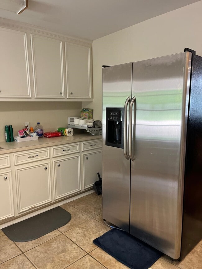 Building Photo - 8402 Matthews Ln