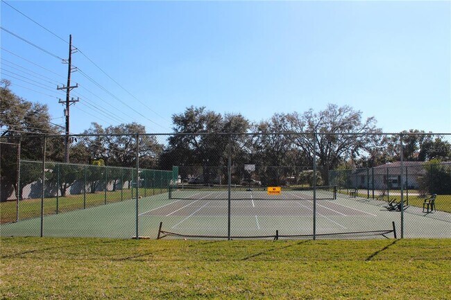 Building Photo - 608 Lark Dr