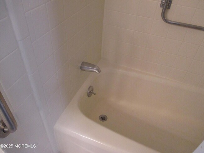 Building Photo - 52D Cambridge Ct